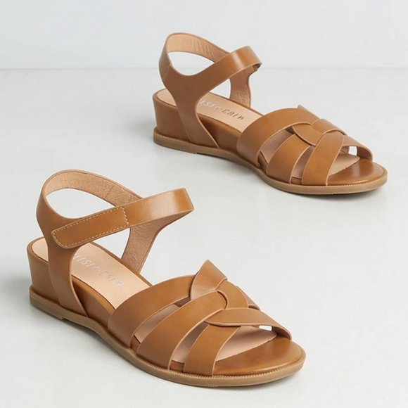 Modcloth Shoes - Keep On Your Toes Sandal By Chelsea Crew Modcloth Tan Platform Sandals Size 8